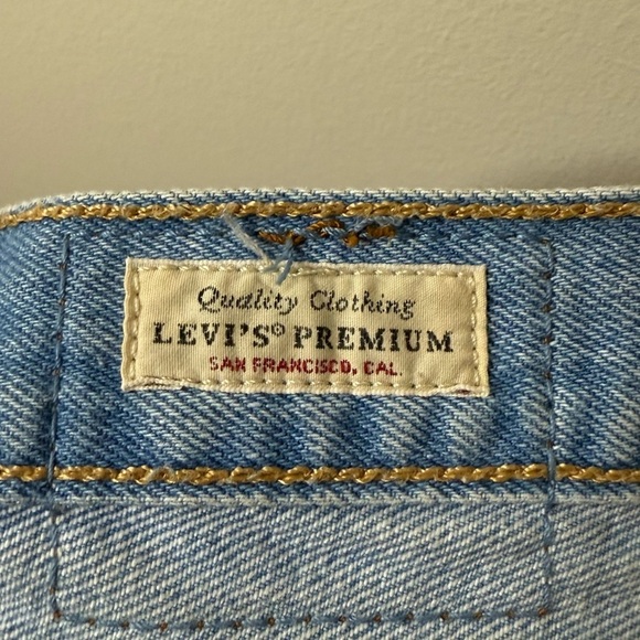 LEVI’s 501 Distressed Button Fly Rigid Denim Light Wash Summer Jean Shorts - Picture 6 of 9